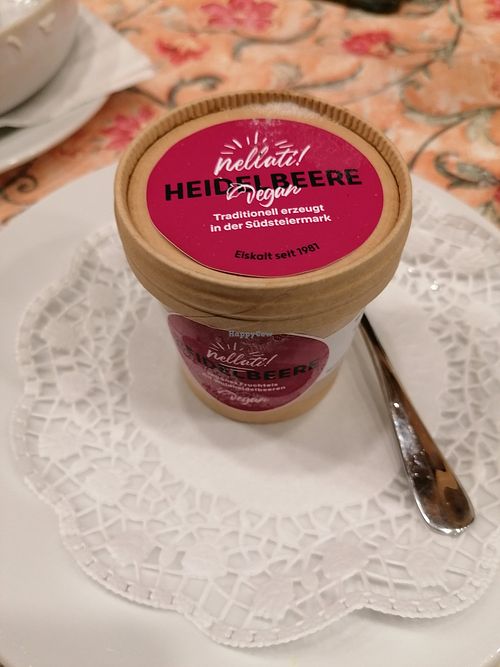 Veganes Eis (Heidelbeere) at Anderwald im Uferwald am Faaker See in Faak Am See