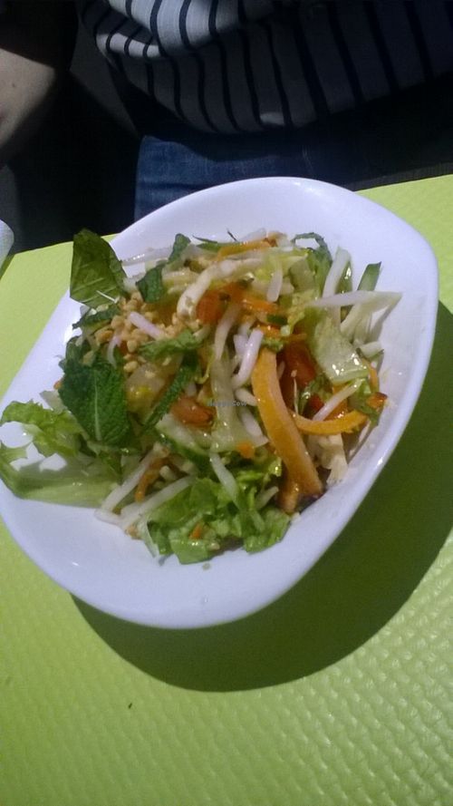 salade vietnamienne at Vegebowl in Paris