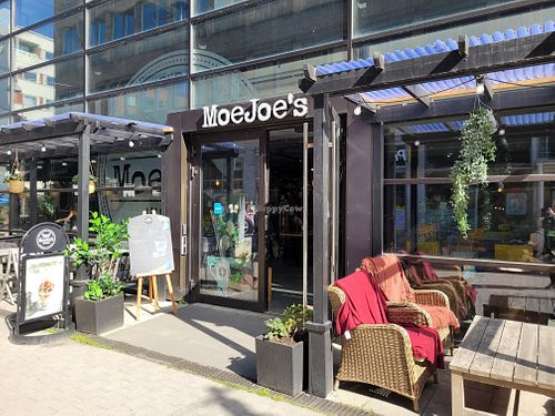 Shop front at MoeJoe's Juicebar in Uppsala