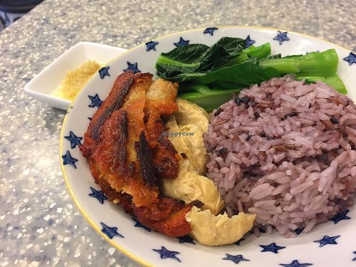 Vegan BBQ pork and Chicken rice at Veggie Mama in Kowloon