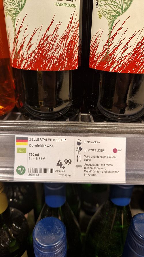 The wine is also marked vegan at denn's Biomarkt in Flensburg