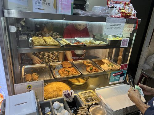 Nice display of all the “duck and chickens”, helps customers to understand the differences. Very neat   at Jia You Vegetarian - 泇佑素食 in East Singapore