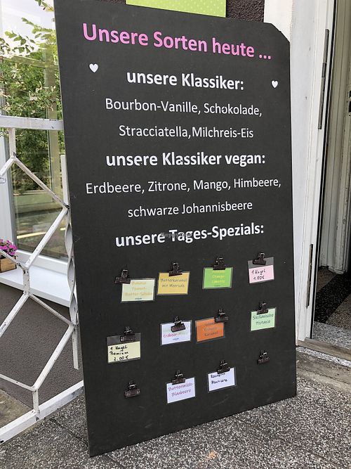 Vegan options are clearly labeled on the menu at Eisspatz in Oranienburg