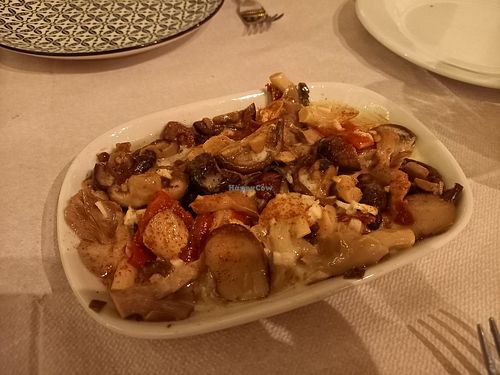 Mushrooms with garlic and lemon at To Paradosiako Kafeneio  in Euboea