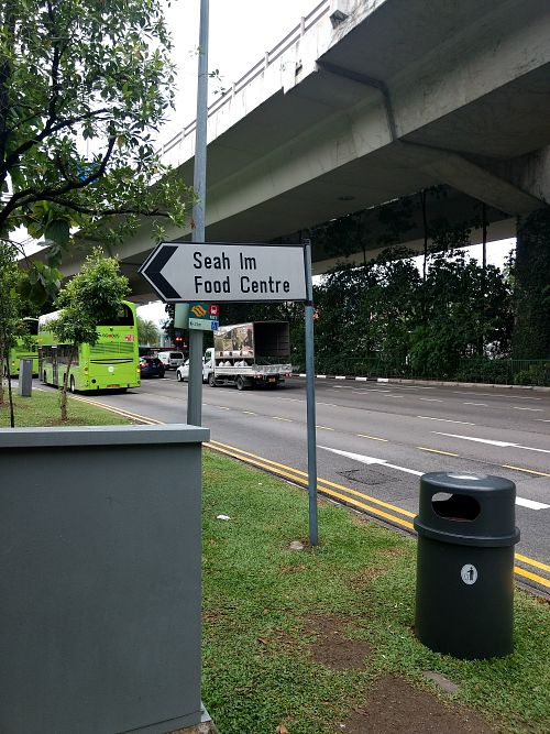 This way at Hong Yi Vegetarian 弘一斋 in Central Singapore