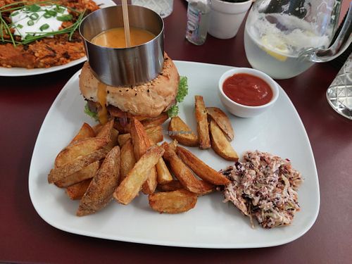 Čís burger at veganaf in Banska Bystrica