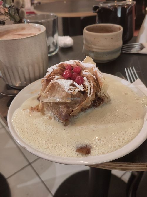 Apple strudel at Poushe in Regensburg