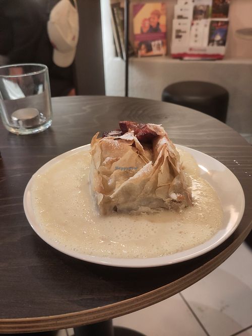 Plum strudel at Poushe in Regensburg