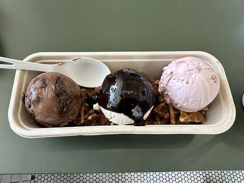 FLIGHT........ . .... . .................... 12
3 scoops, 3 flavors + Cone Shatter  at Frankie & Jo's in Larkspur