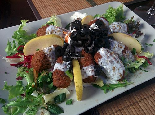 Falafel with vegan sauce at Arte y Sabor in Sevilla