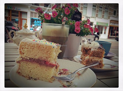 Vanilla + Mocha cake at Heavenly Cupcakes in Rotterdam