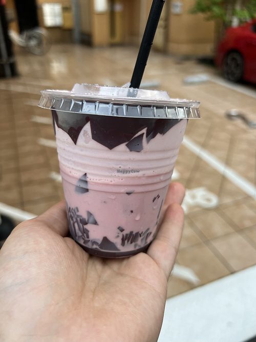 Cracked “Cracking” Soy Latte with Strawberry  at Premarché Cacaolate Lab in Kyoto