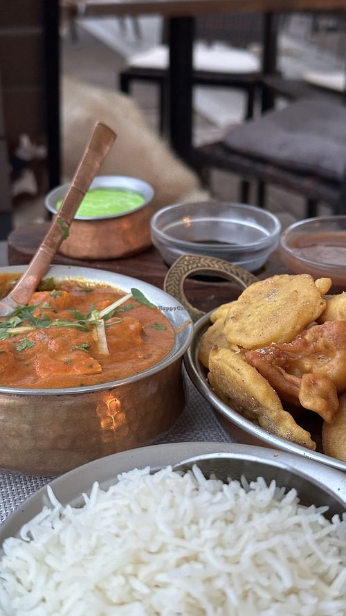 Tofu Masala curry and vegetable pakora   at Maharaja in Szentendre