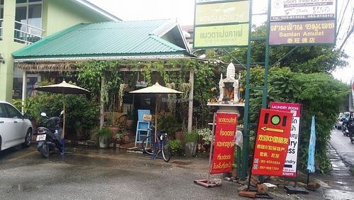 street front at Taa Peng Cat Coffee and Eatery in Chiang Mai
