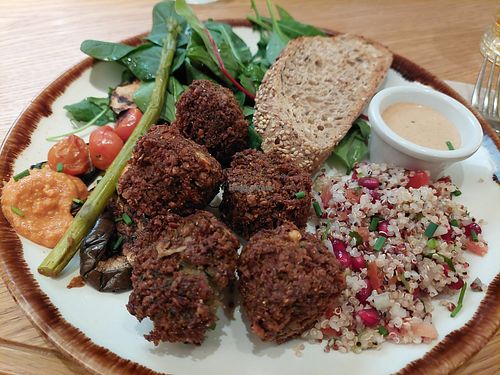 Combo plate 2 / falafel as vegan protein at Margarito in Madrid