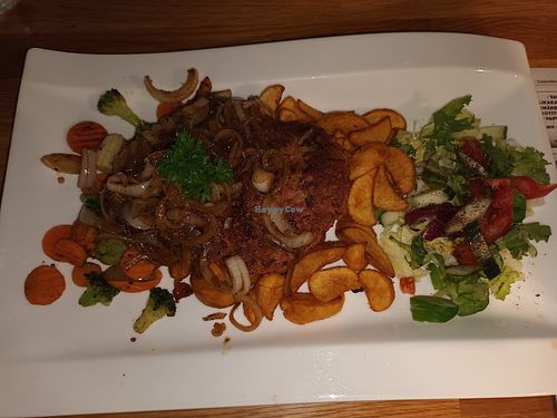 Vegan steak & roasted onion ('Sipulipihvi modified vegan) at Ravintola Oskari in Akaa