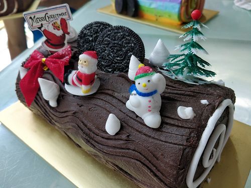 Xmas log cake at Eastern Highland Healthy Cake House 东山 in East Singapore