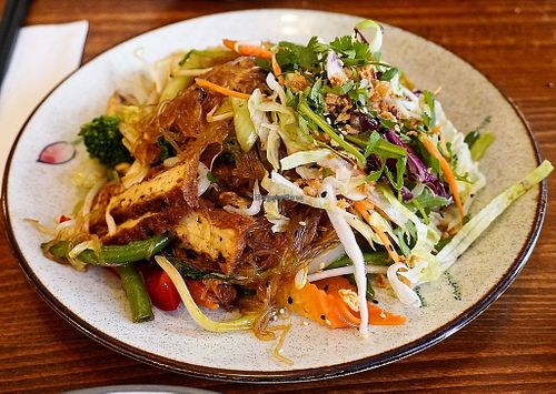 fried glass noodles with black tofu at Sen Vegan in Berlin