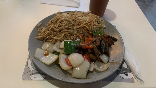 Chow mein con Seitan  at Maneki Neko in San Pedro Sula