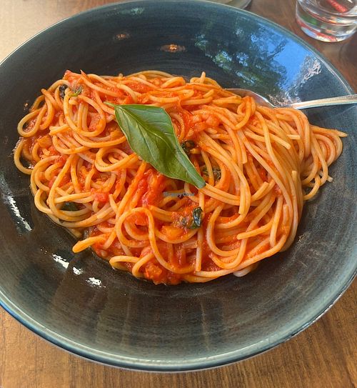 spaghetti pomodoro e basilico at L'Osteria - Elisabethstraße in Munich