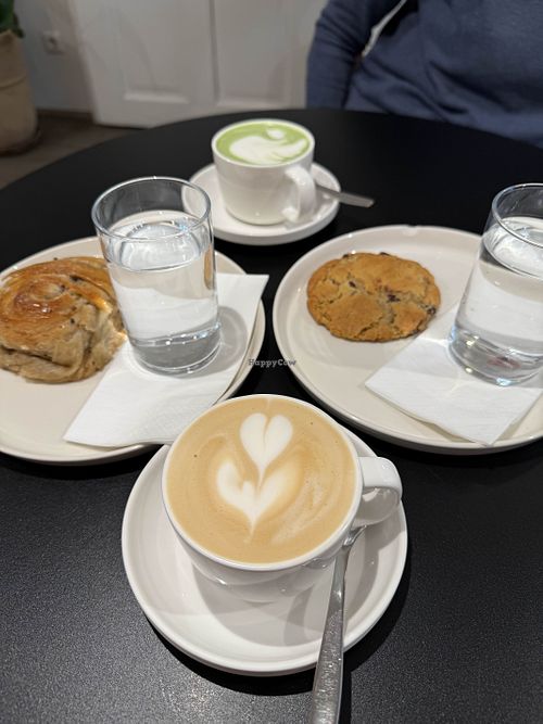 Coffee and matcha, cardamom scroll and miso cookie   at Suuapinga - Specialty Coffee in Munich