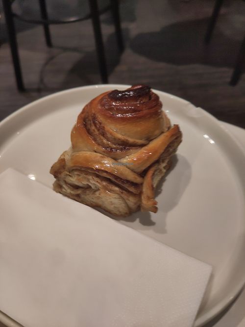 Cinnamon roll at Suuapinga - Specialty Coffee in Munich
