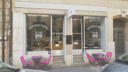 Outside at Aux Deux Portes Cafe in Geneva