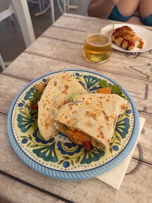 Piadina all’olio d’oliva con hummus  at Battigia46  in Rimini