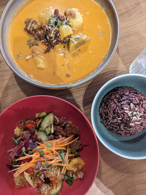 Curry and stir fry at Khu Khu Milford in Milford