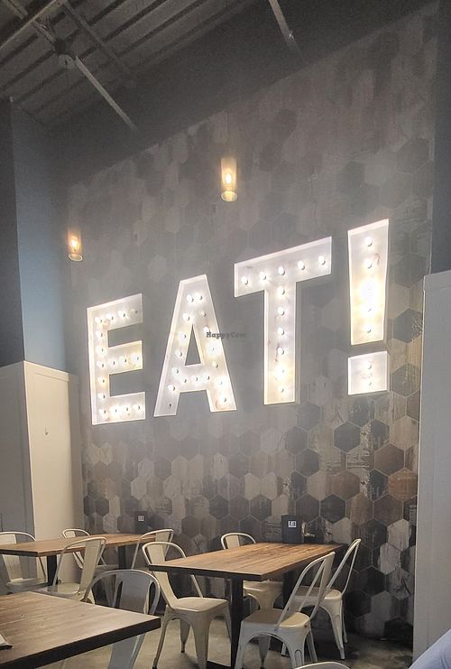 Wonderful decor sans sticky tables at EAT in Broomfield