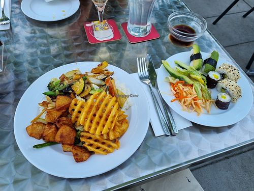 Buffet with vegan options at Asia Restaurant Sonne in Pregarten