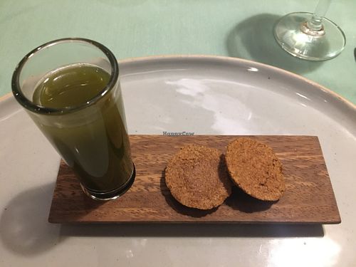 greens and mint elixir, minus the bee pollen at L'Elephant Vert in Luang Prabang