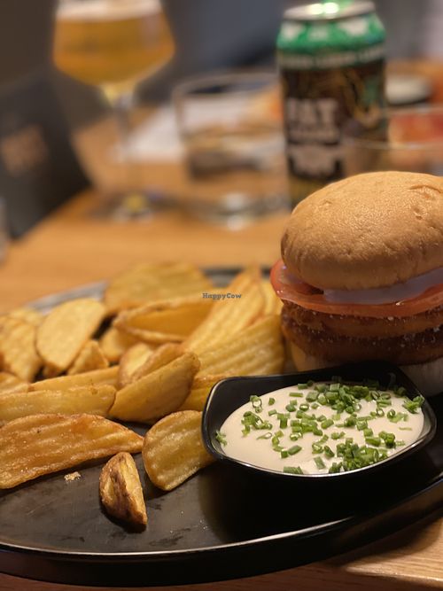 Dry, tasteless veganised ”chicken” burger, not recommended  at Ravintola Fat Lizard Espoo in Espoo