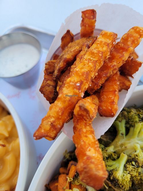 Side of sweet potato fries at Hey Sunshine Kitchen in Culver City