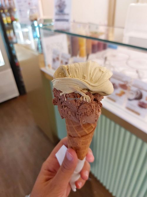 Bacio and pistachio at Gelateria Leccapaletta Assisi in Assisi