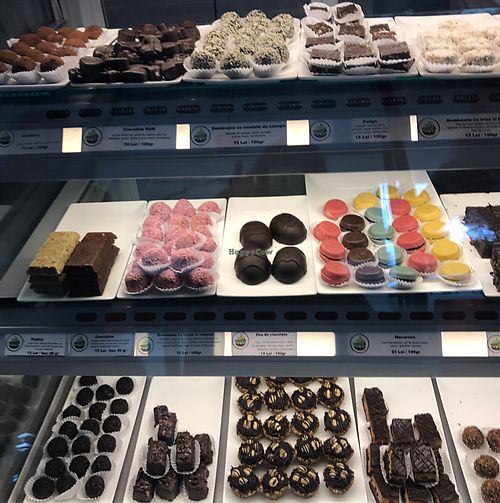 raw treats at Ostraw Vegan in Bucharest