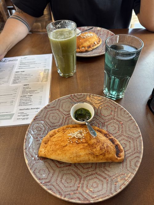 Lemonade in background, iced tea in foregroundd  at Mela Canela - Sintra Centre in Sintra