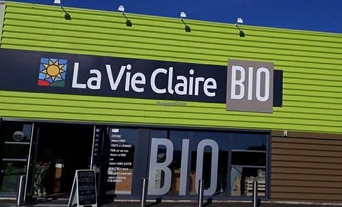 Devanture du magasin at La Vie Claire in Montlucon