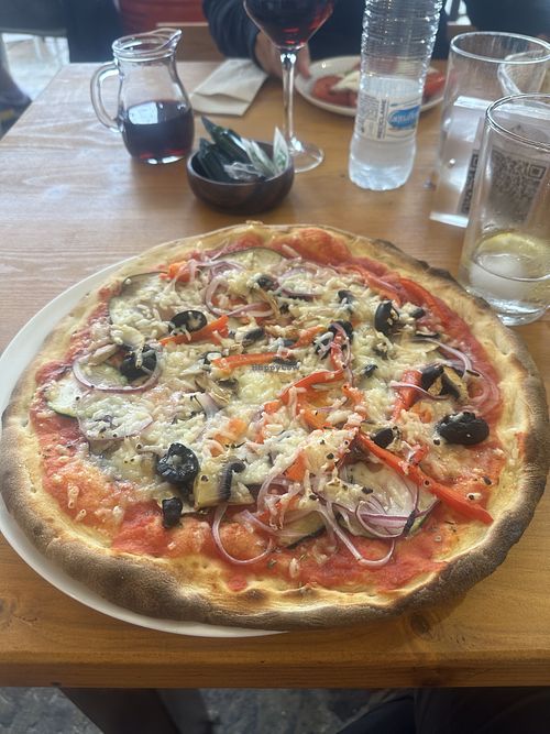 ORTOLANA
Tomato, vegan cheese, eggplant,
zucchini, mushroom, red
pepper, red onion, black olives
and oregano.  at Osteria El Italiano in Portomarin