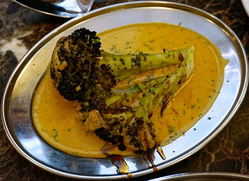 TÊTE DE BROCOLI, SAUCE TRIPLETTE at Faubourg Daimant in Paris