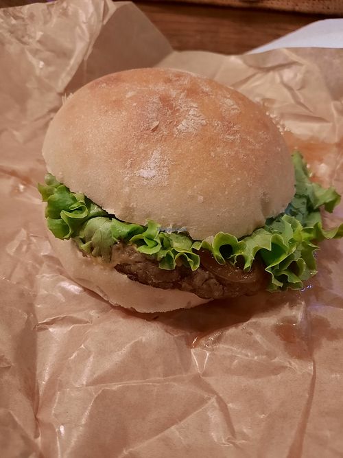 Vegan burger at Alternative Nomade in Bar-le-duc