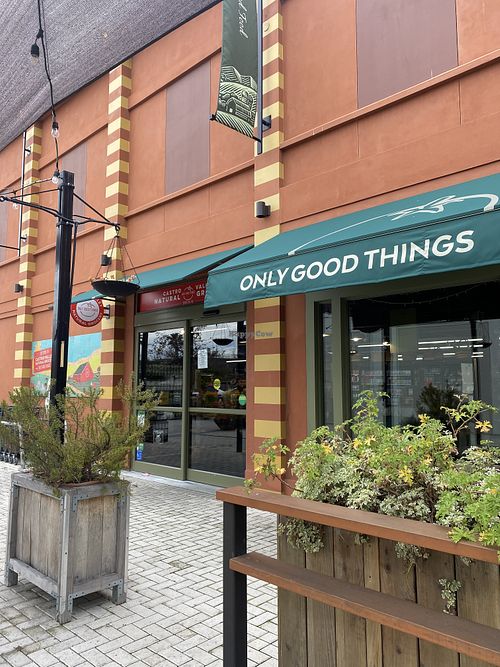 Exterior w/Outdoor Seating Available  at Castro Valley Natural Grocery in Castro Valley