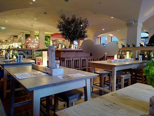 Interior ambiance at Vapiano in Dresden