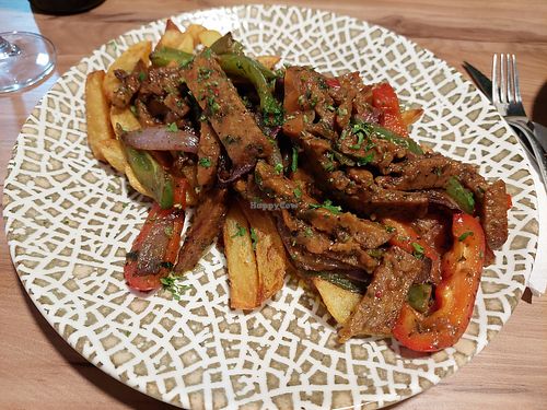 Main / Sautéed seitan with veggies at D'amira in Madrid