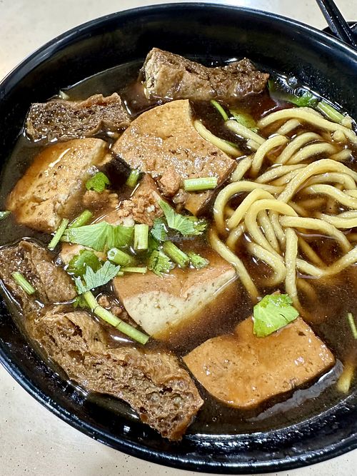 Kuey Chap yellow mee 👍🏻   at Xin En Vegetarian Food - 欣恩素食缘 in West Singapore