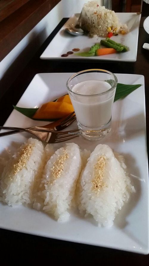 mango with sticky rice and coconut milk at Hum Vegetarian - District 3 in Ho Chi Minh City
