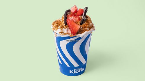 Flurry at Ísbúð Ísleifs in Reykjavik