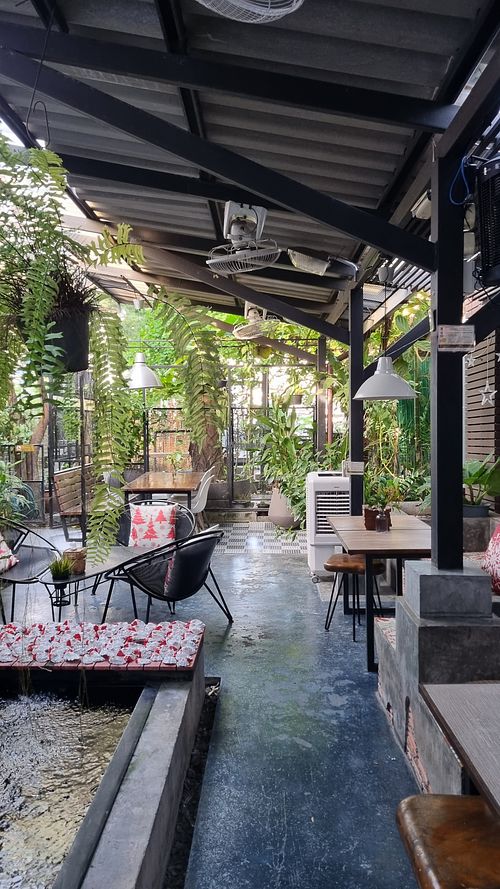 Outside sitting area at Samui Health Shop by Lamphu in Koh Samui