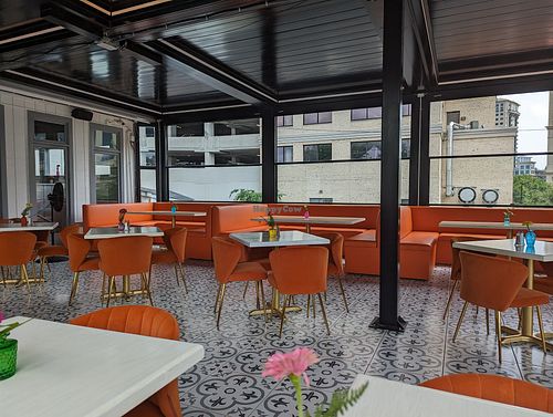 Outdoor seating at Bar Ti Amo in Atlanta
