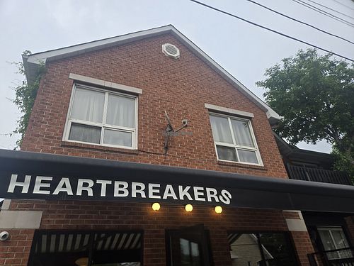  at Heartbreakers Pizza in Ottawa